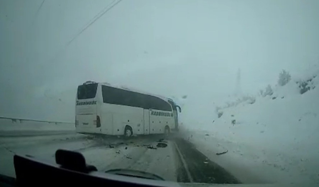 Kafa kafaya kaza kameraya böyle takıldı!
