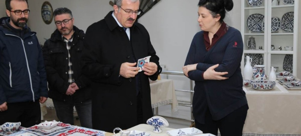 Kütahya'da Vali Ömer Toraman, çini atölyelerini ziyaret etti