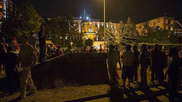 Karargaha ilk o girdi: Mermiler kapıyı delip üzerimize yağıyordu!