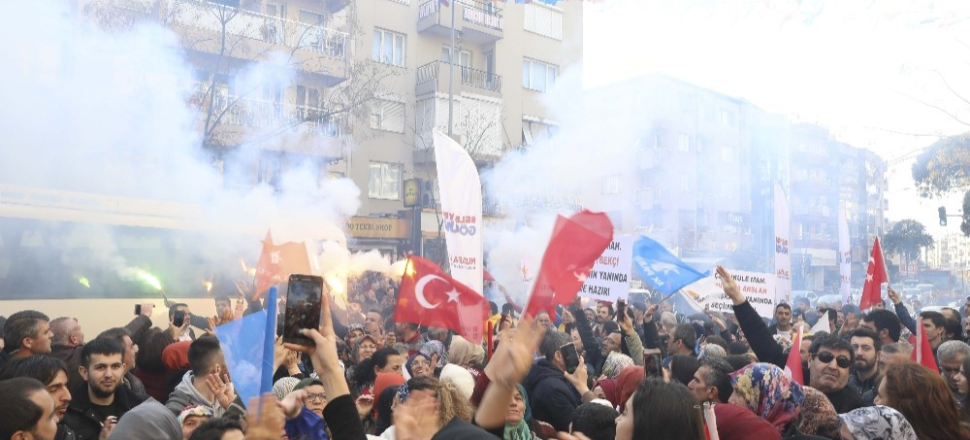 İzmir'de Nihat Zeybekci’den arsa mağdurlarına müjde