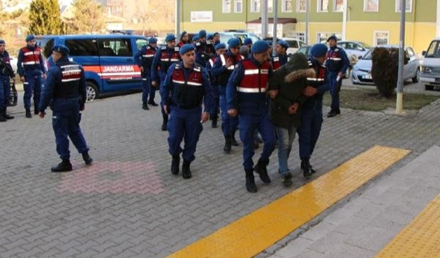 Çorum'da uyuşturucu satıcılarına şafak baskını: 8 gözaltı