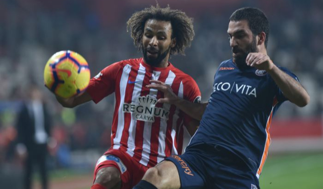 Arda Turan'dan alkış alan hareket!