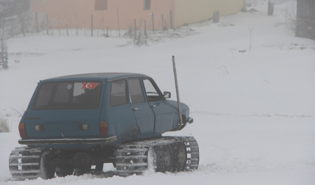 77 model Toros'u kar otomobili yaptı!