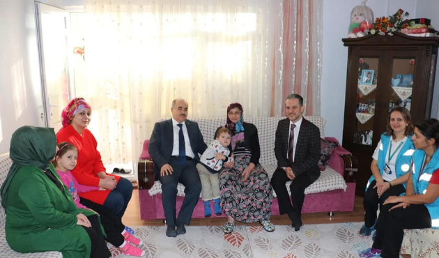 Düzce'de Vali Zülkif Dağlı evde bakım hastalarına ziyaret