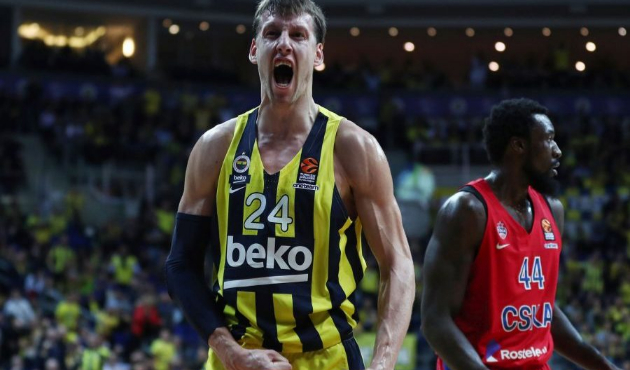 Fenerbahçe yıldız oyuncu ile 3 yıl uzattı!