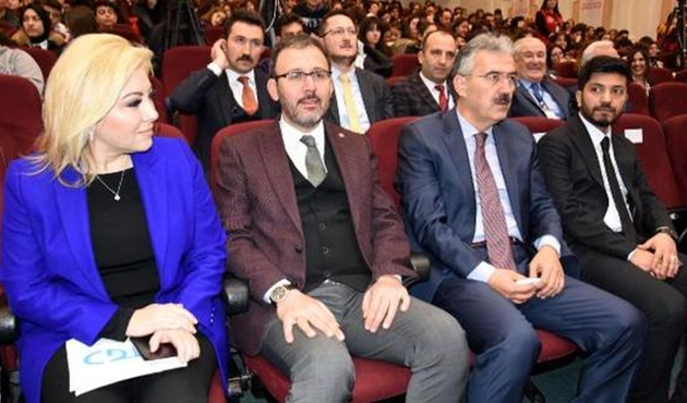 Bakan Muharrem Kasapoğlu İzmir'de panele katıldı