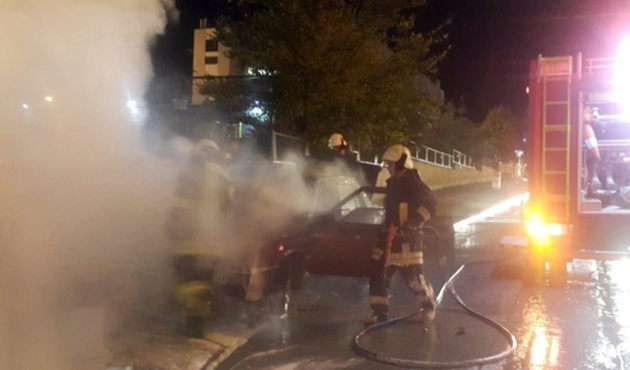 Denizli'de otomobil yandı