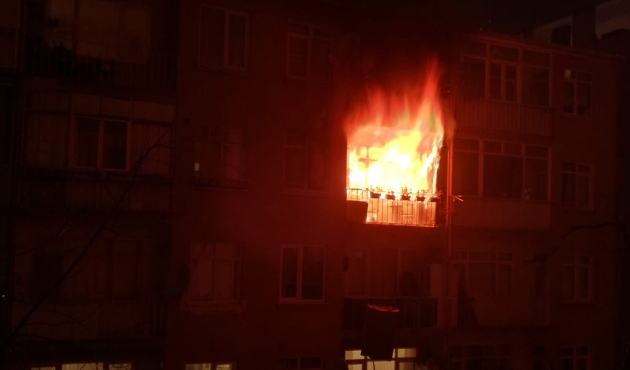 İtfaiye alevlerin arasından kurtardı...