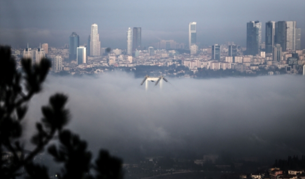 Eşsiz manzarasıyla İstanbul sis altında...