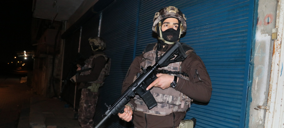 Adana merkezli 11 ilde dev operasyon!