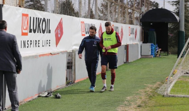Sakatlıktan döndü, ilk idmanda tekrar sakatlandı!