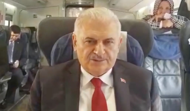 Binali Yıldırım Ankara-İstanbul hızlı treninde konuştu!