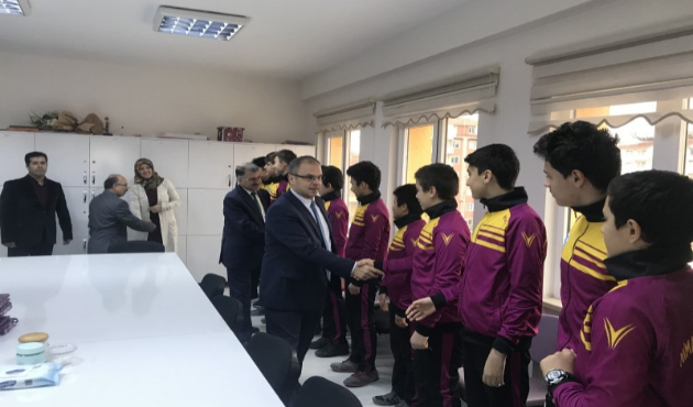 Tokat'ta Kaymakam Ahmet Süheyl Üçer, "Spor vücudumuza yaptığımız yatırımdır"