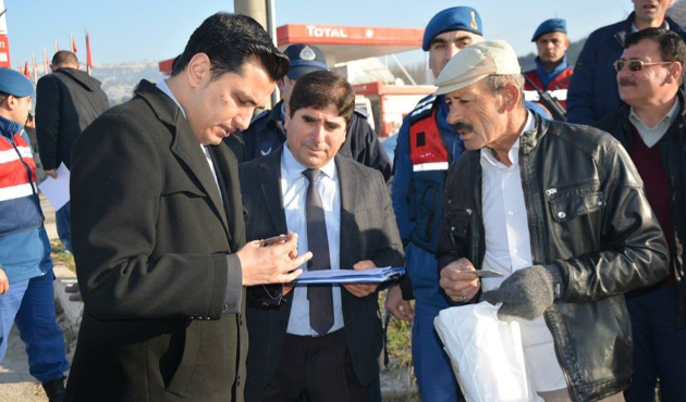 Manisa'da Kaymakam Can Atak okul servislerini denetledi