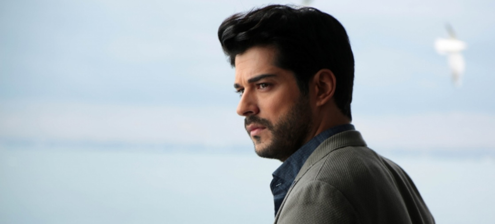 Özbekler Burak Özçivit'in sesini değiştirdi!