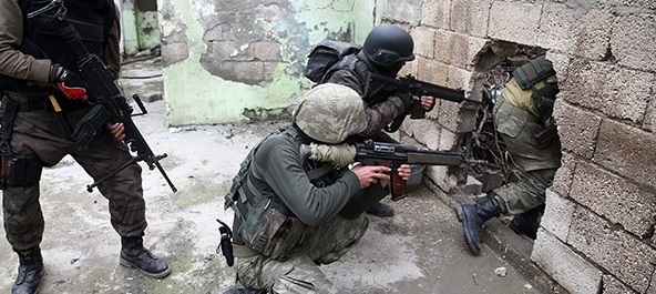 Şırnak'ta ağır kokuların geldiği evde ölü teröristler!