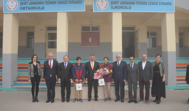 Balıkesir'de Vali Ersin Yazıcı, "Bu çocuklar hepimizin geleceği"