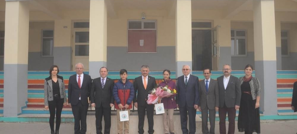 Balıkesir'de Vali Ersin Yazıcı, "Bu çocuklar hepimizin geleceği"