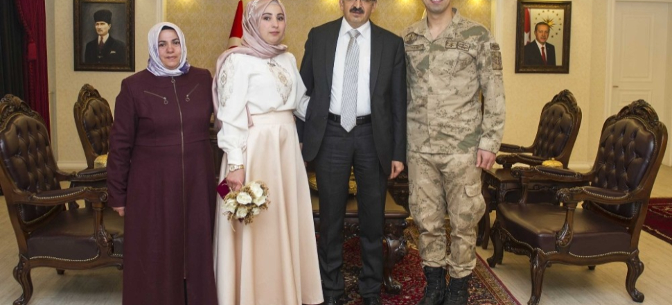 Van'da Vali Mehmet Emin Bilmez, Yılmaz çiftinin mutluluğuna ortak oldu