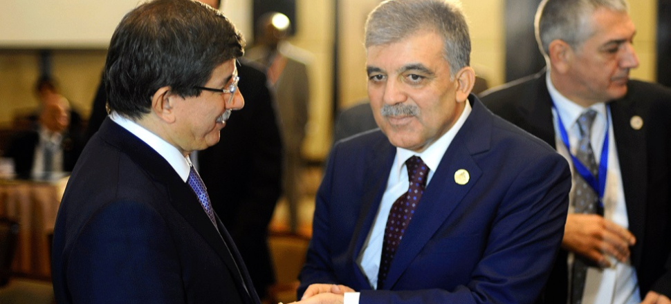 Abdullah Gül-Ahmet Davutoğlu ekibine sert çıktı!