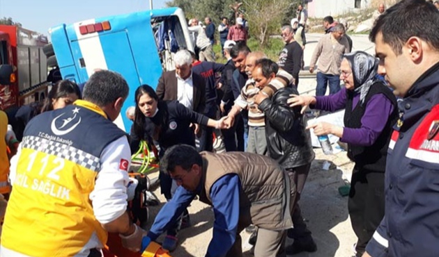 Mersin'de minibüs devrildi!