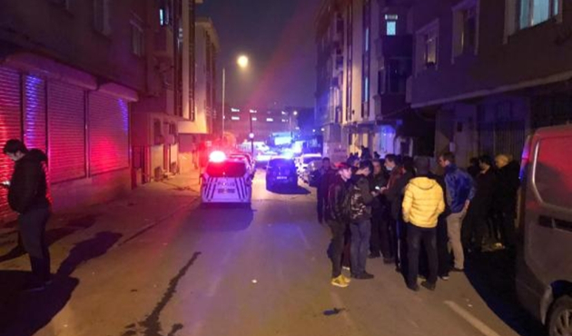 İstanbul'da deprem sonrası çatlaklar oluşan bina boşaltıldı!