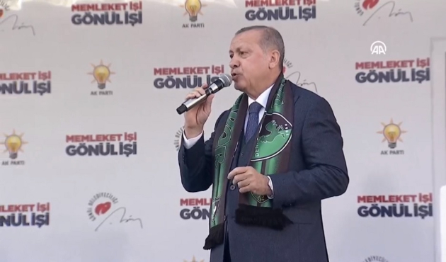 "Resimleri var ama altında CHP logosu yok!"