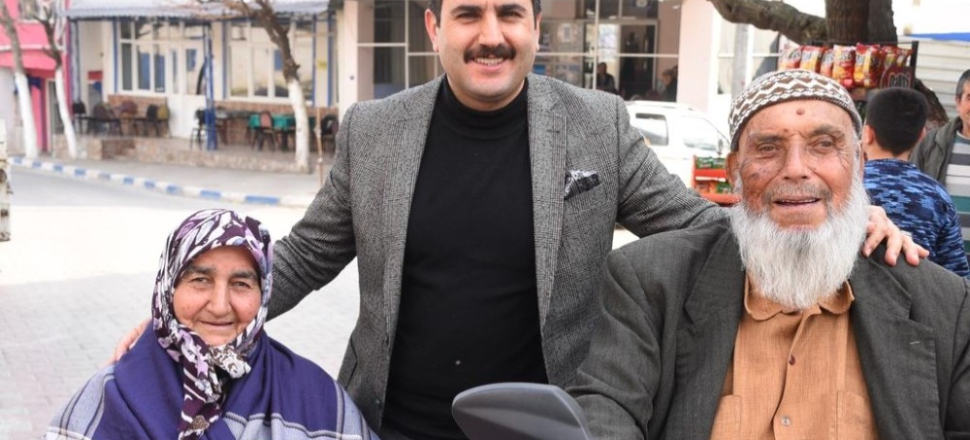 İzmir'de Başkan Arif Uğurlu’dan mahallelere çıkarma