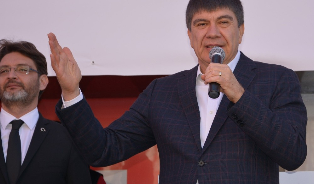 Antalya'da Menderes Türel: “Delikanlı olsunlar”