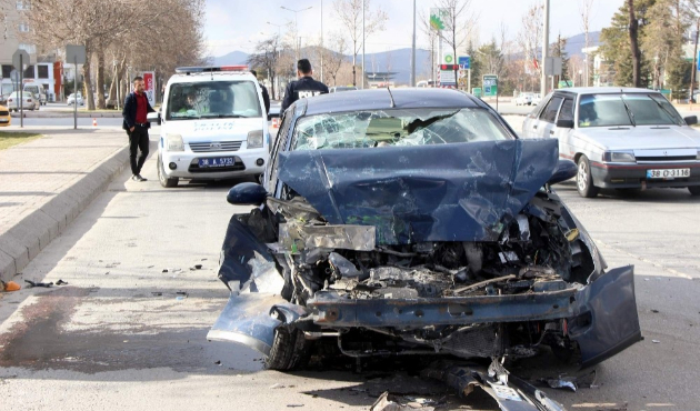 Kayseri'de trafik kazası: 3 yaralı