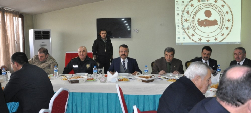 Hakkari'de Kaymakam Ramazan Kendüzler, kanat önderleriyle buluştu