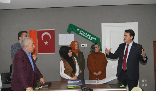 Bursa'da Mustafa Dündar, AK Parti Osmangazi SKM’yi ziyaret etti