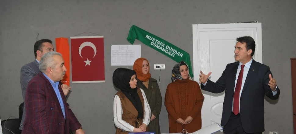 Bursa'da Mustafa Dündar, AK Parti Osmangazi SKM’yi ziyaret etti