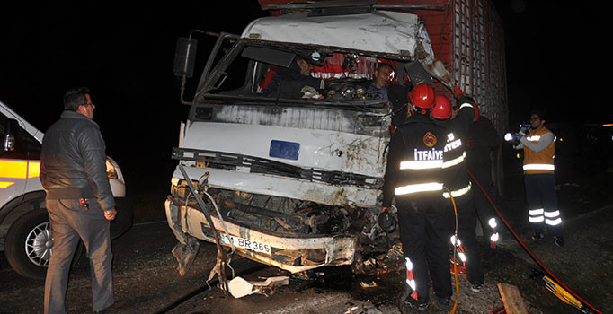 Bolu'da can pazarı! Otobüsle kamyon çarpıştı: 1 ölü, 29 yaralı