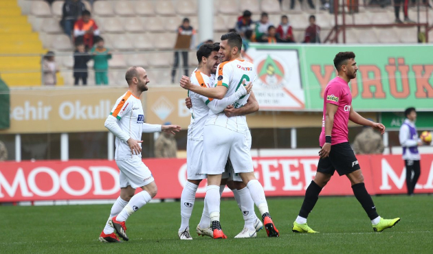 Alanyaspor durdurulamıyor, Kasımpaşa eriyor!