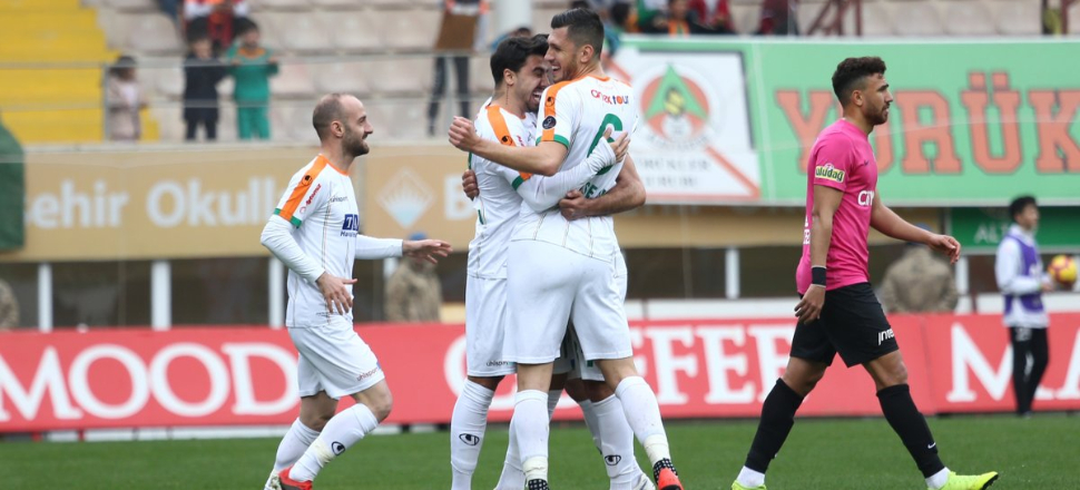 Alanyaspor durdurulamıyor, Kasımpaşa eriyor!