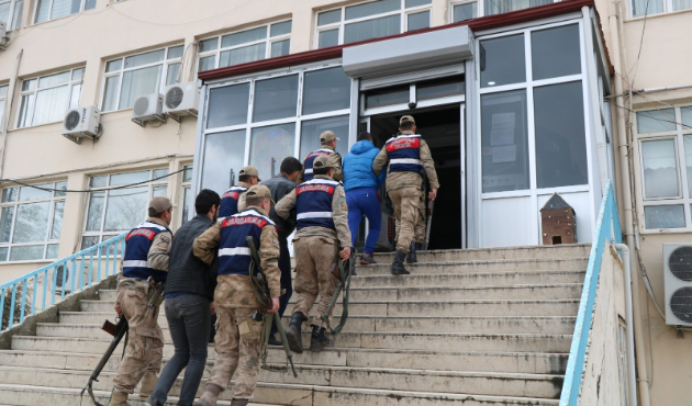 Metropollerde bombalı eylem hazırlığındaki 3 terörist yakalandı!
