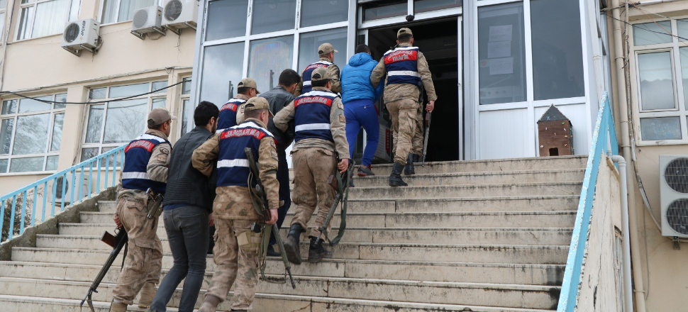 Metropollerde bombalı eylem hazırlığındaki 3 terörist yakalandı!