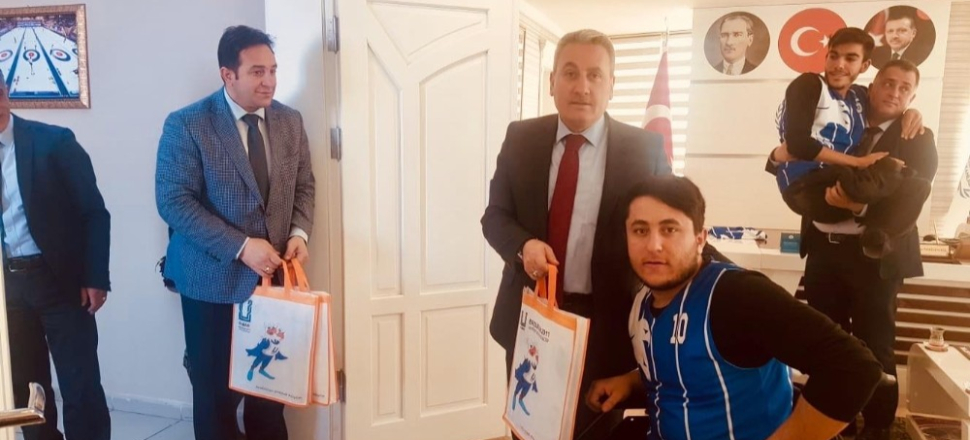 Erzurum'da Vali Okay Memiş ve Fuat Taşkesenligil’e forma