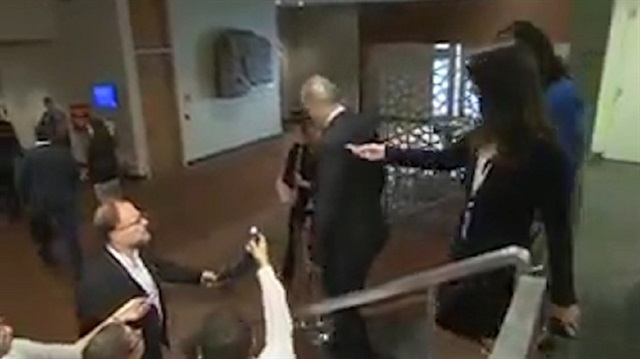 Esed'in BM temsilcisi Caferi Halep sorusuna gülüp geçti (VİDEO)