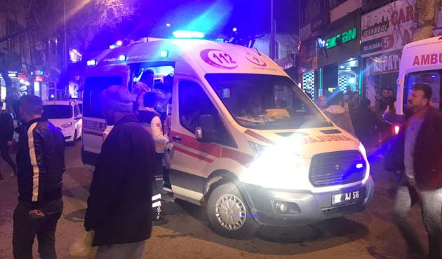 İki grup arasında taşlı sopalı kavga!