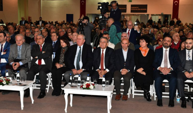 Eski bakandan "merkez sağa alternatif" hareket!