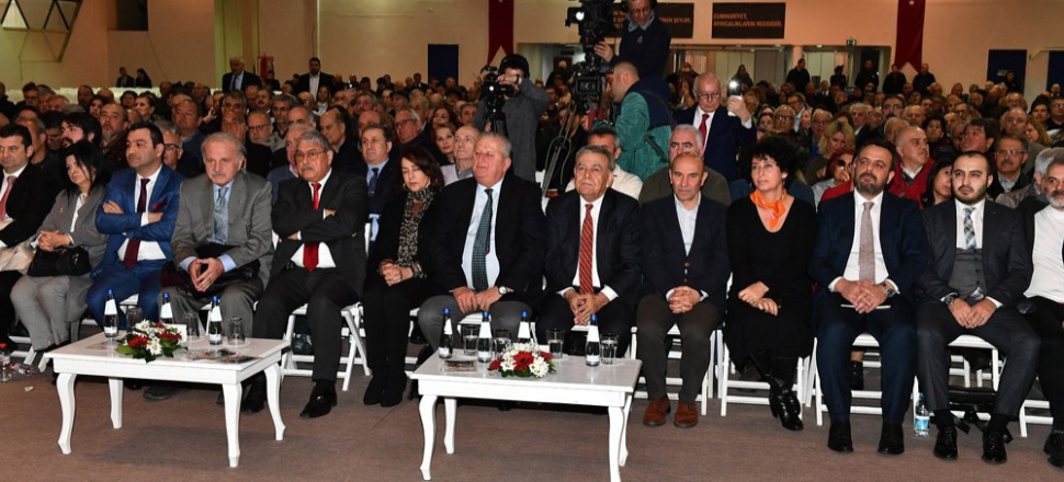Eski bakandan "merkez sağa alternatif" hareket!