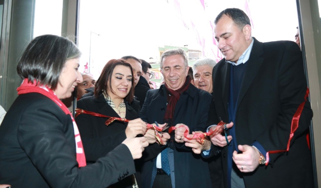 Ankara'da Alper Taşdelen Seçim İletişim Bürosu açılışlarını sürdürüyor