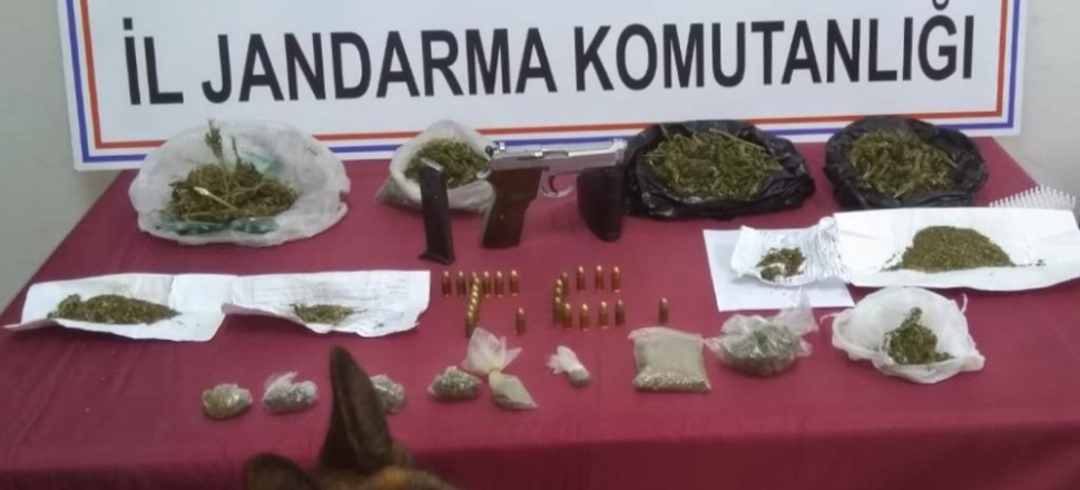 Düzce jandarmadan eş zamanlı uyuşturucu baskını