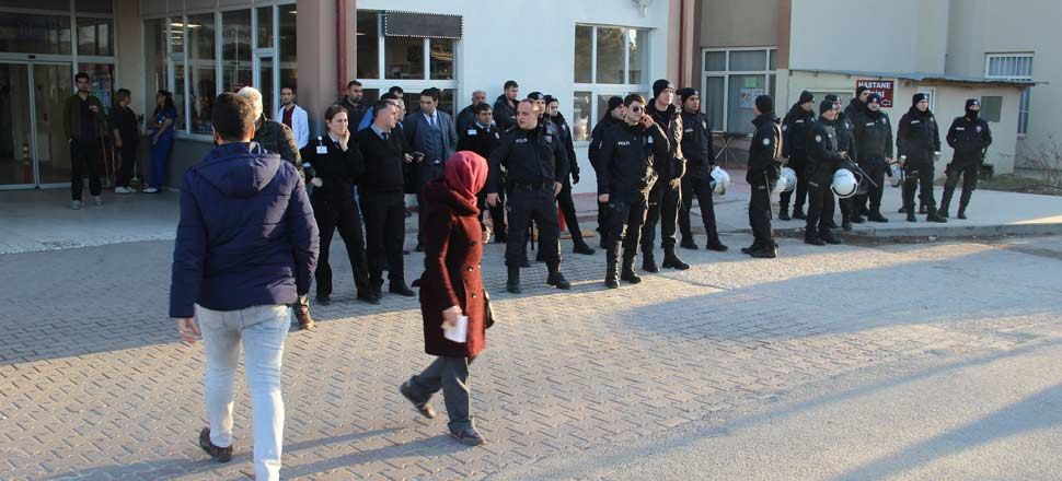 Hastaneyi savaş alanına çevirdiler