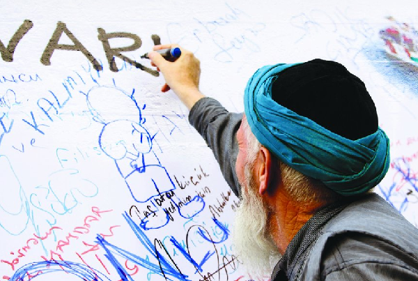 'Mevzu çıkartan dergi' Cins yeni sayısıyla bayilerde