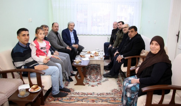 Bilecik'te Başkan Münir Şahin şehit ailelerini ziyaret etti
