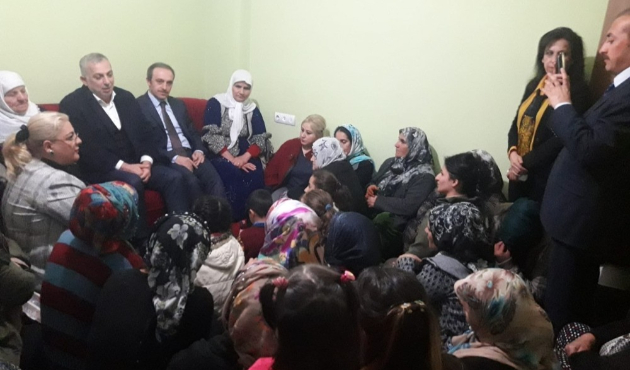 Hakkari'de Ak Parti’li Metin Külünk’ten ev ziyaretleri