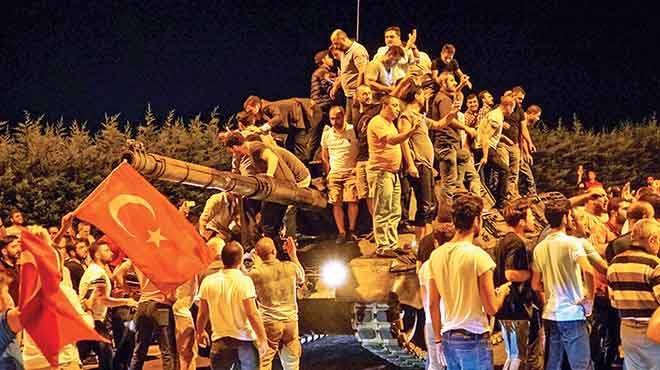 Avrupalı gazeteciler: 15 Temmuz'da sokağa çıkan halkı muhalif sanıyorduk